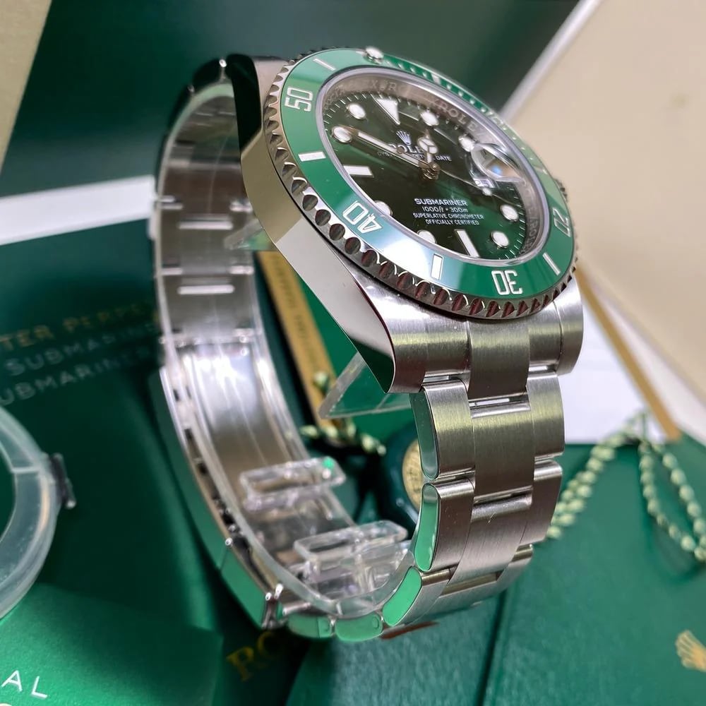 Rolex Submariner 116610LV Hulk (2018) - Swiss Watch Trader