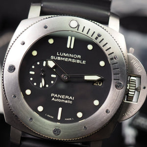 Panerai Luminor Submersible PAM00305 (2011) - Swiss Watch Trader