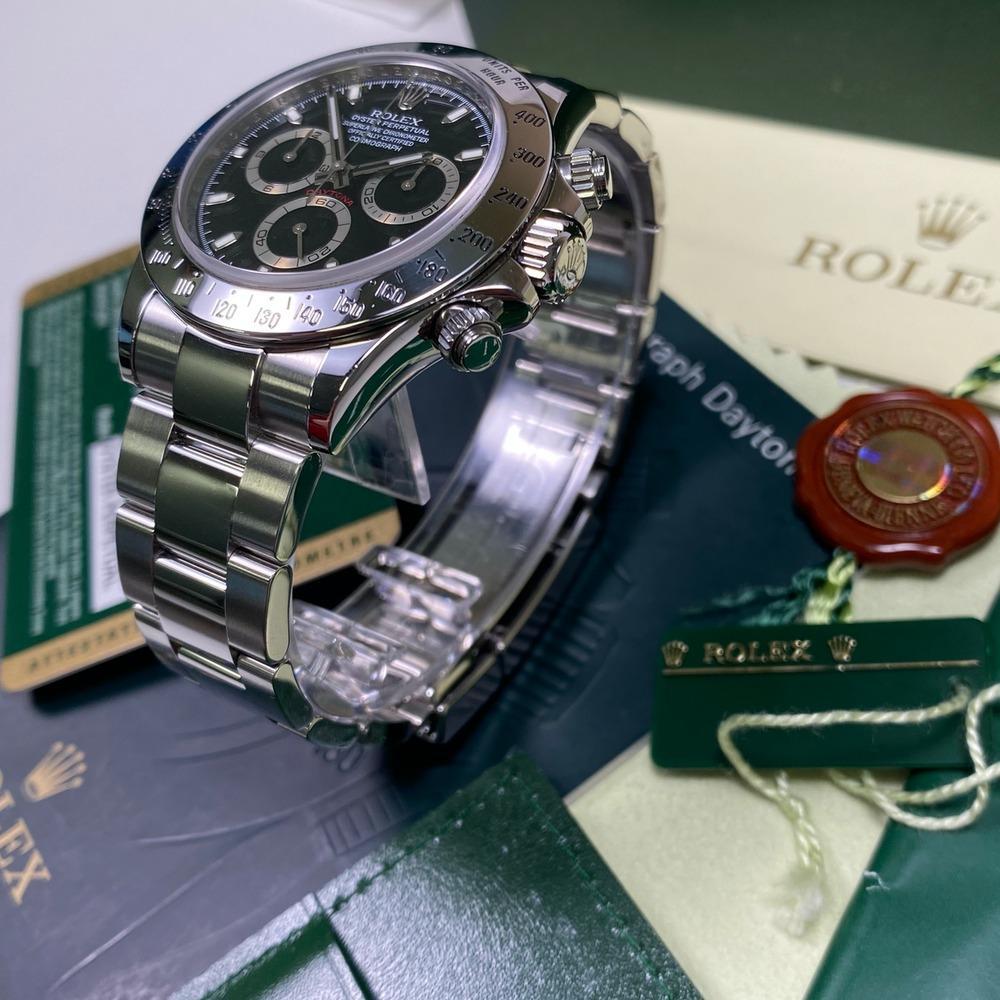 Rolex Submariner Green Hulk 40mm 2018, Luxury, Watches on Carousell