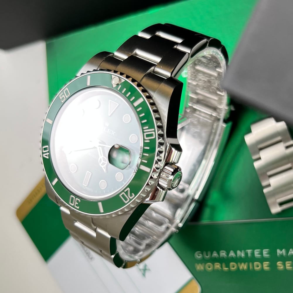 Rolex Submariner 116610LV Hulk FOR SALE