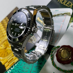 Rolex Submariner 16610 (1999-A) - Swiss Watch Trader 