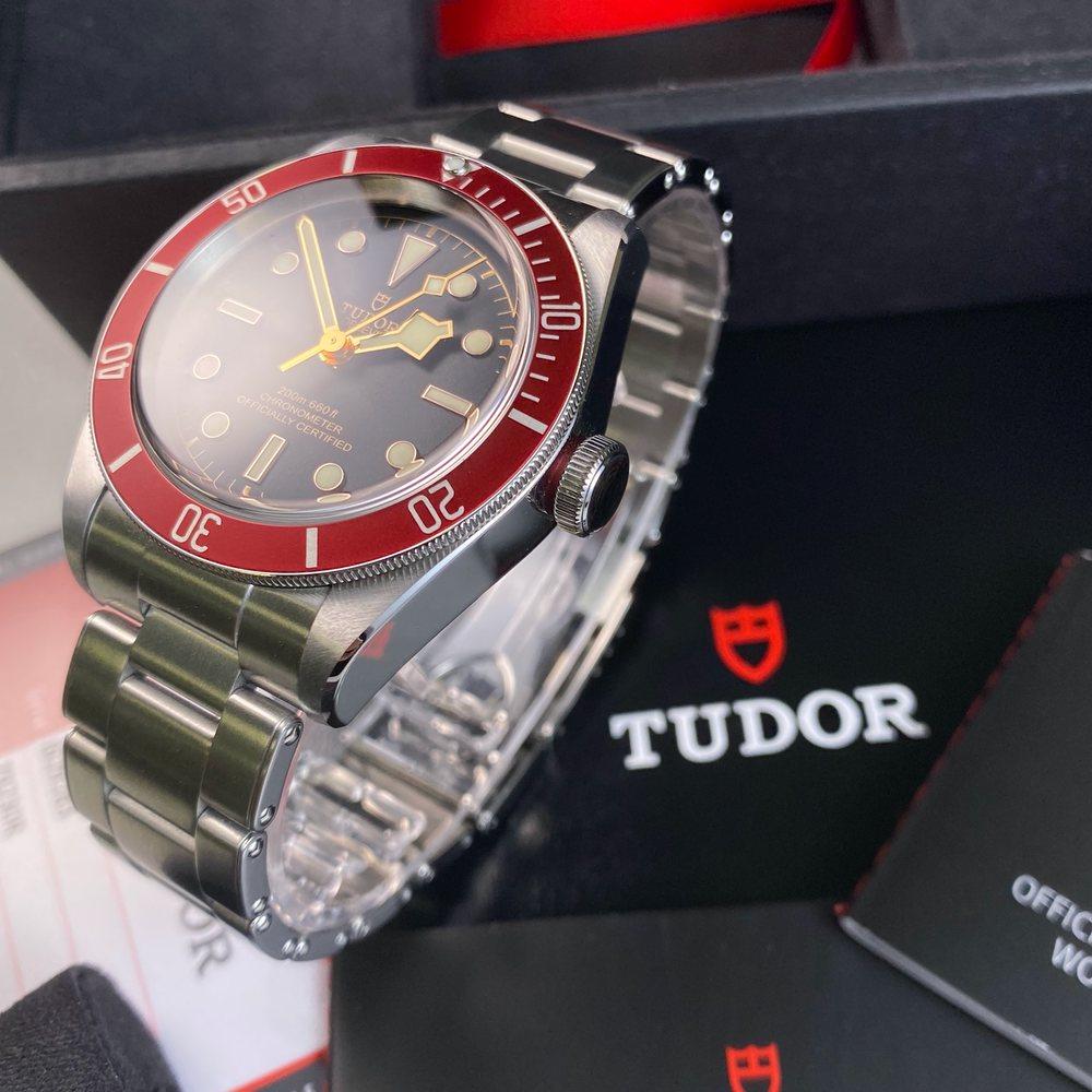 Tudor black clearance bay 58 red