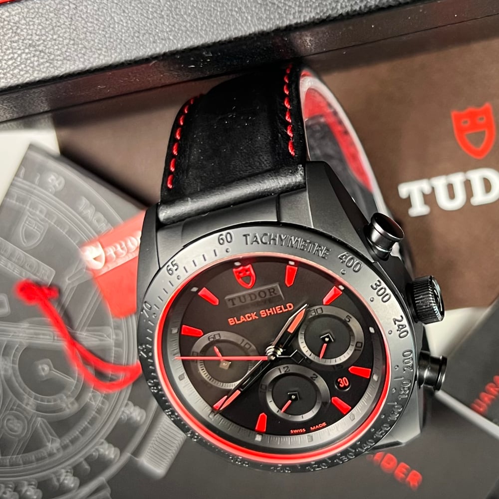 Tudor black shield outlet red